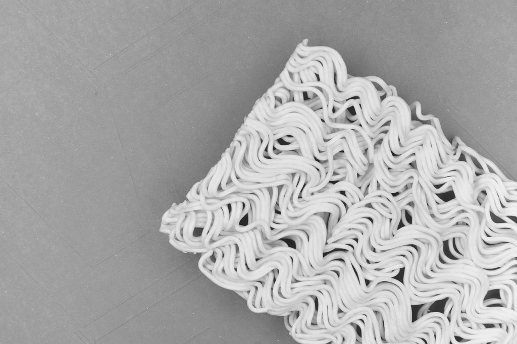 jak wytrwać w postanowieniach noworocznych - psychologia, której Ci brakuje - zupka chinska