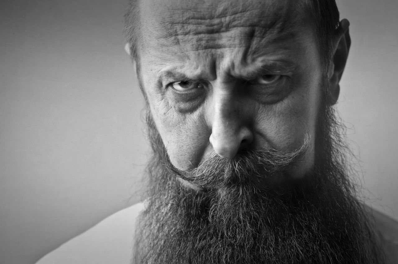 Dlaczego nie potrafisz nauczyć się języka? Masz 4 wrogów - gosc z broda