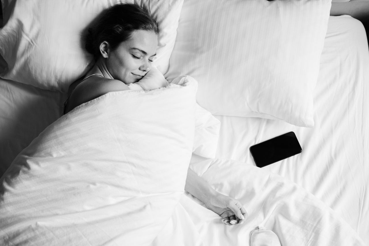 Najlepsza lekcja języka odbywa się, gdy śpisz - telefon.jpg